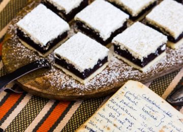 עוגת סנדוויץ שוקולד, ובהונגרית csokolade pite