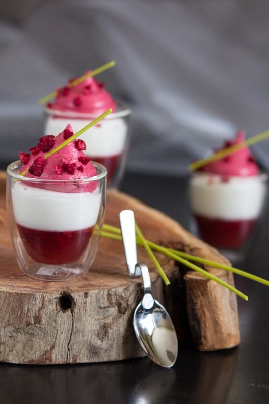 מוס קרם פרש ופירות יער